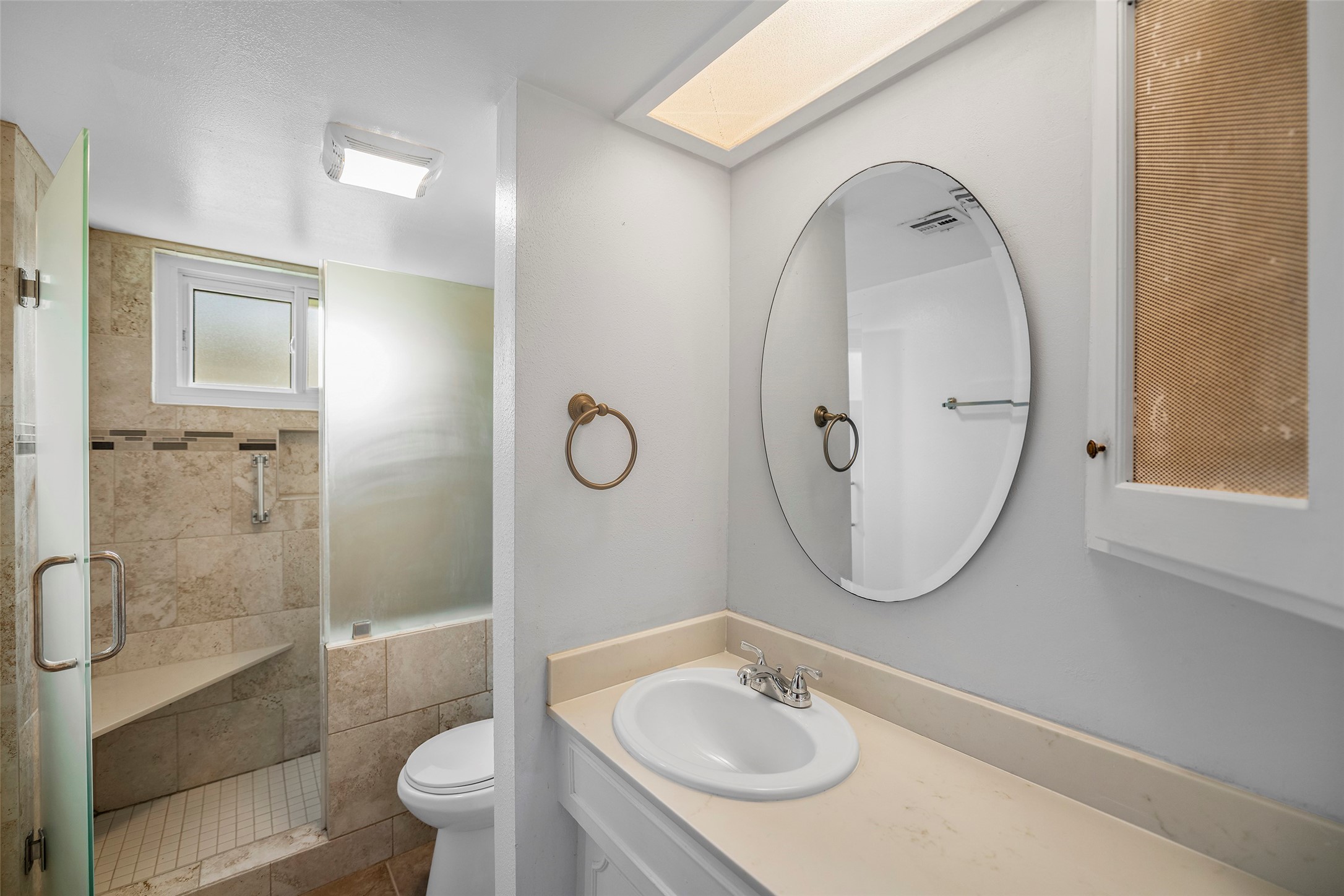 4511 Connorvale Road Houston, TX 77039 - Photo 7 of 25 Full bathroom