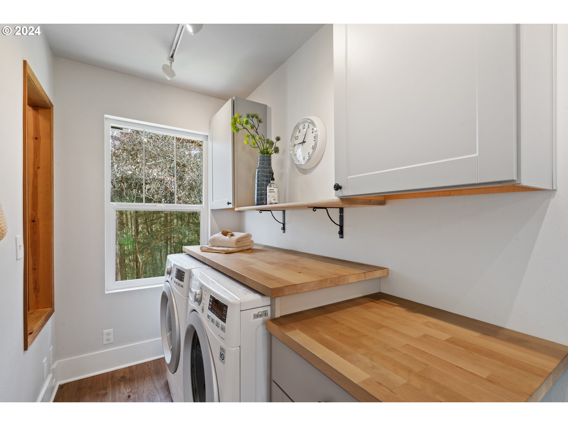 4016 Southwest Cullen Boulevard Portland, OR 97221 - Photo 15 of 41 a utility room with a window