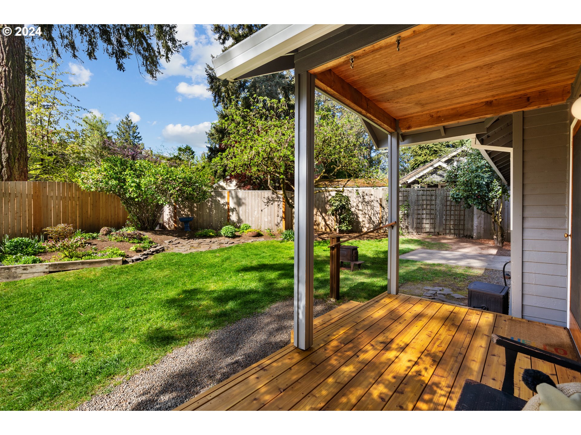4016 Southwest Cullen Boulevard Portland, OR 97221 - Photo 34 of 41 a view of backyard with plants and garden