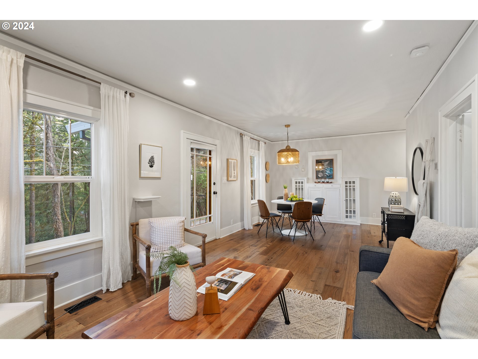 4016 Southwest Cullen Boulevard Portland, OR 97221 - Photo 6 of 41 a living room with furniture and a window