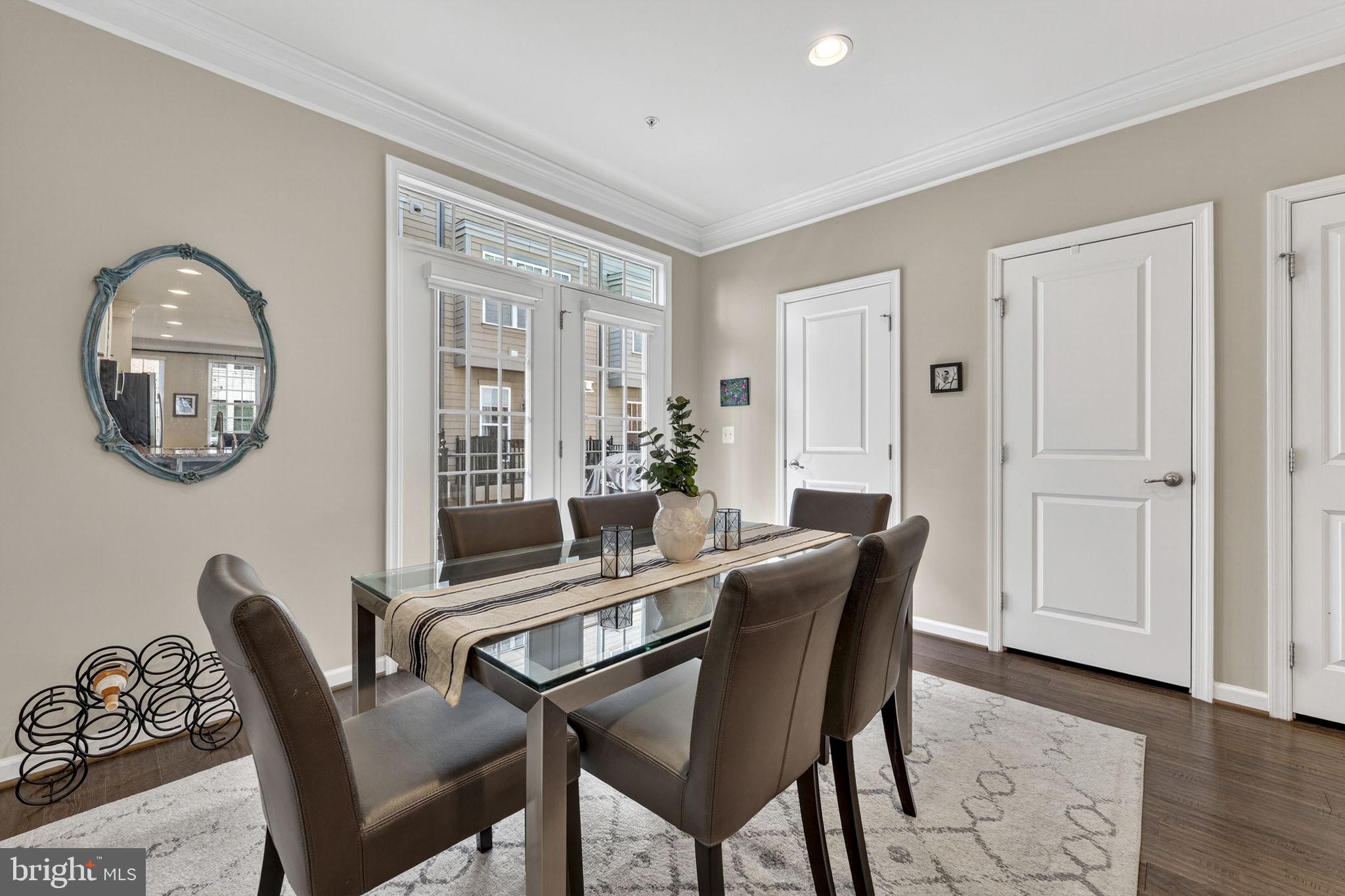 459 Haupt Square Southeast Leesburg, VA 20175 - Photo 24 of 80 a dining room with furniture a rug and a mirror