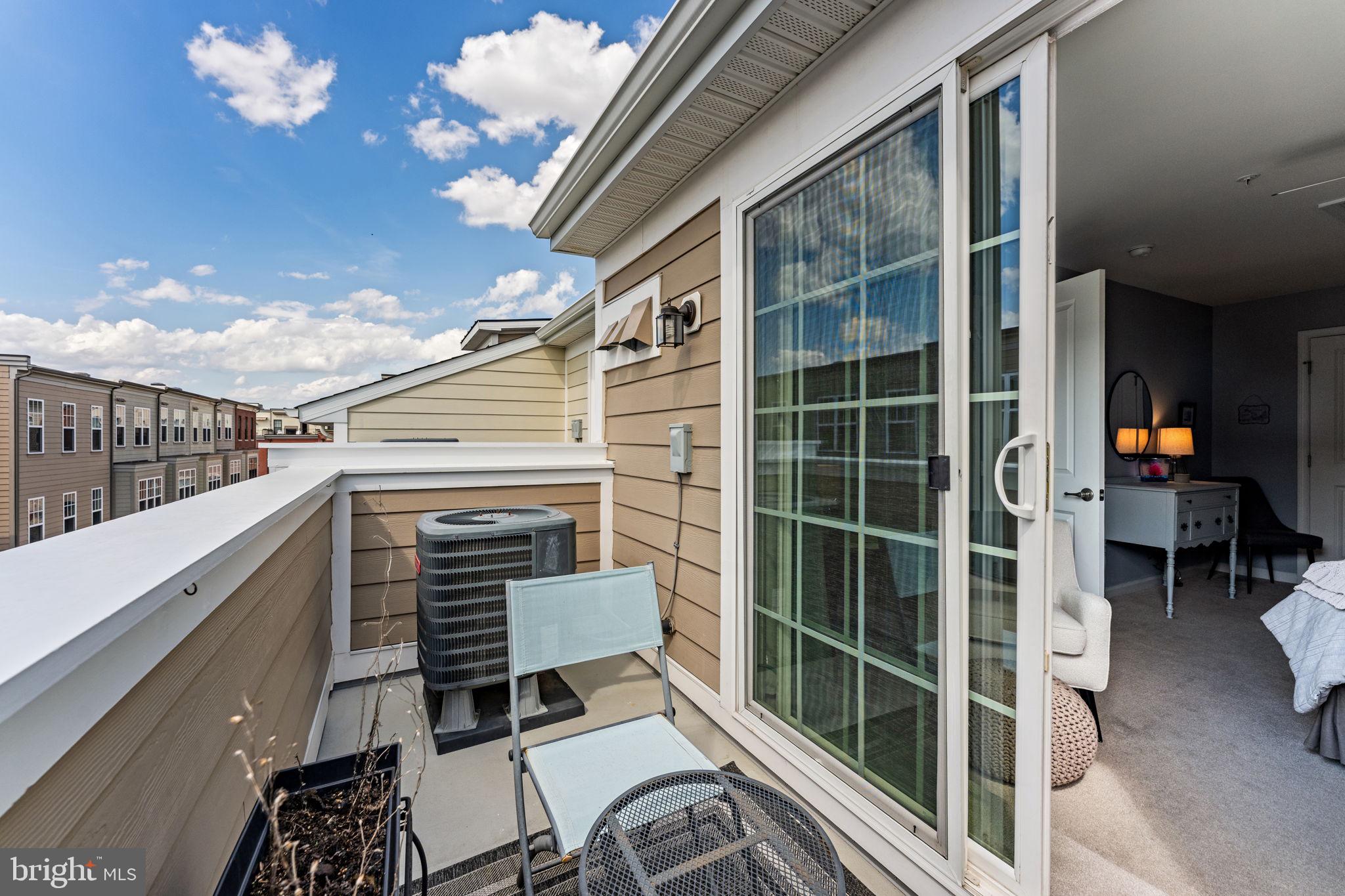 459 Haupt Square Southeast Leesburg, VA 20175 - Photo 59 of 80 a view of balcony with workspace