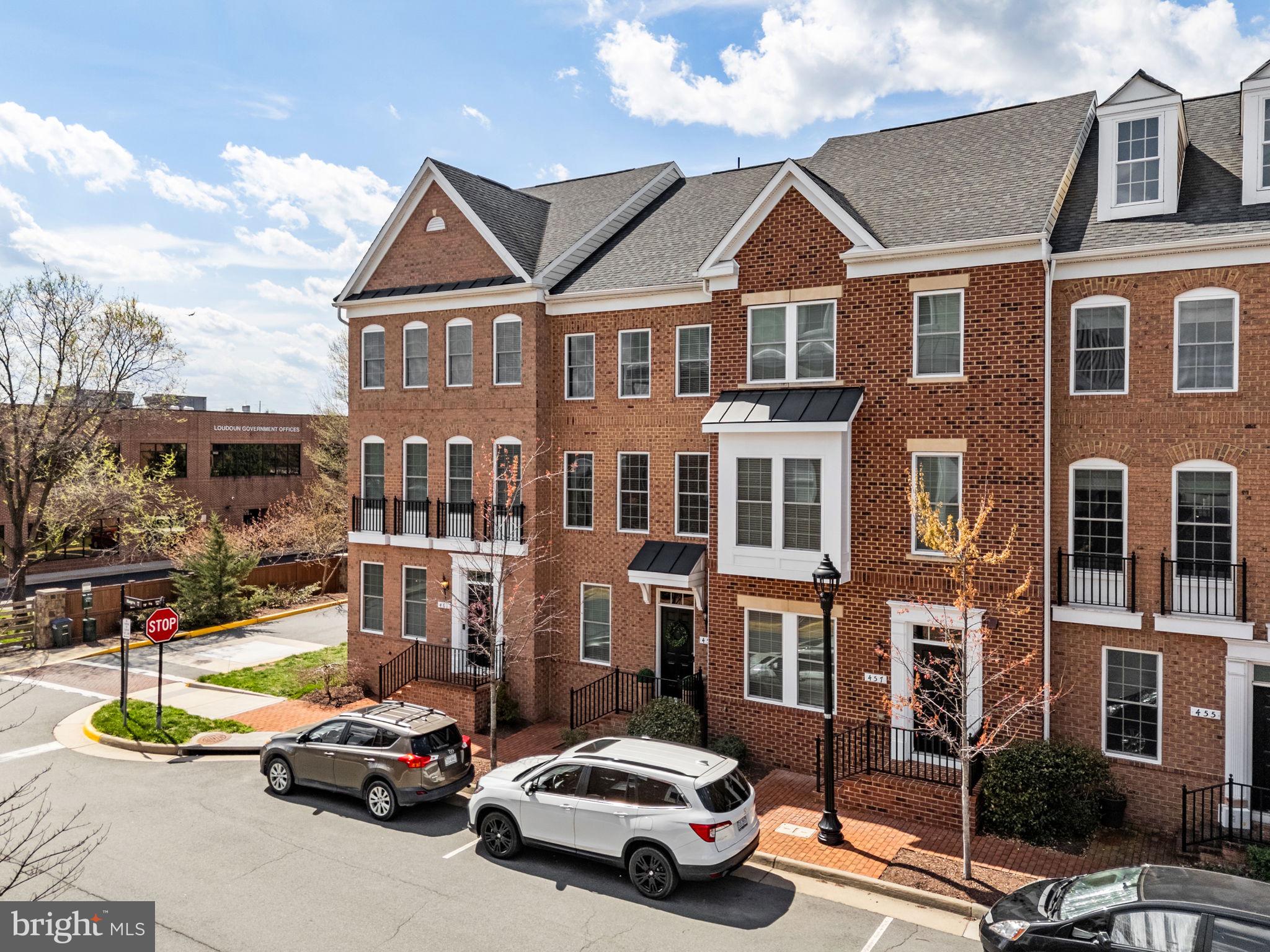 459 Haupt Square Southeast Leesburg, VA 20175 - Photo 75 of 80 a car parked in front of a building