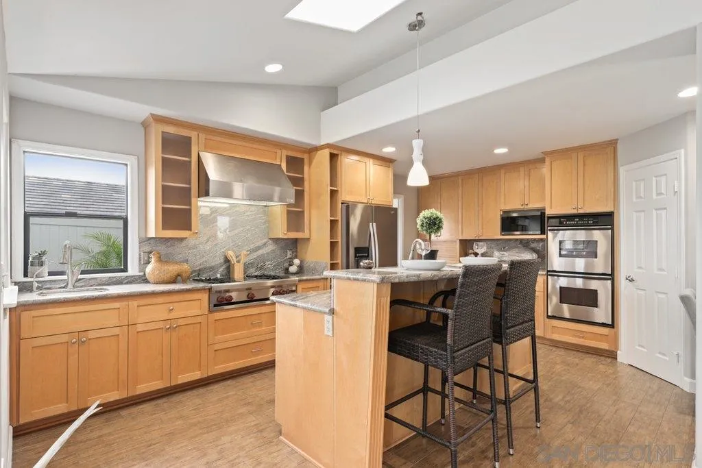 1633 Hawk View Drive Encinitas, CA 92024 - Photo 10 of 25 Gallery Image 10