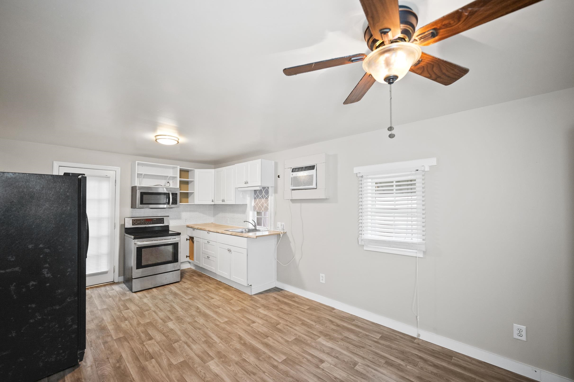496 Elberta Loop Lillian, AL 36549 - Photo 11 of 29 Kitchen