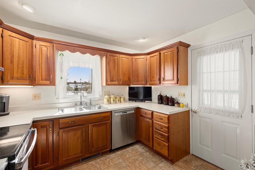 811 Massena Avenue Rome, NY 13440 - Photo 9 of 34