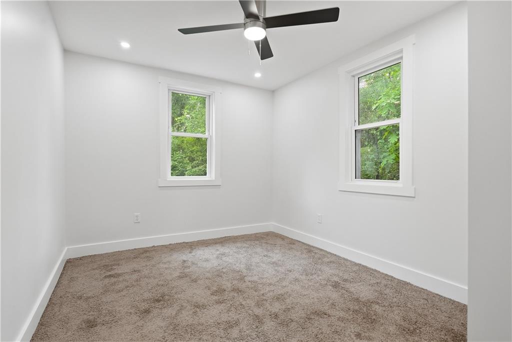 480 Songo Street Pittsburgh, PA 15227 - Photo 19 of 36 an empty room with windows
