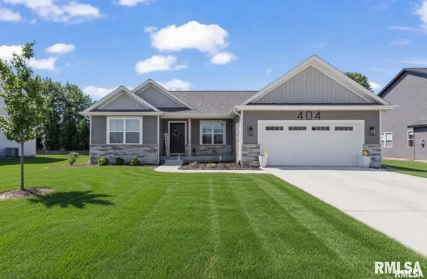 $417,999 | 404 Hawks Nest Drive, Chatham, IL 62629