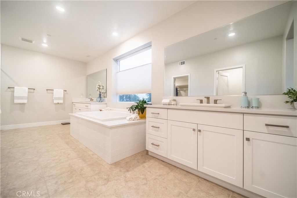 599 Serrano Summit Drive Lake Forest, CA 92630 - Photo 10 of 19 a bathroom with a sink a tub and mirror