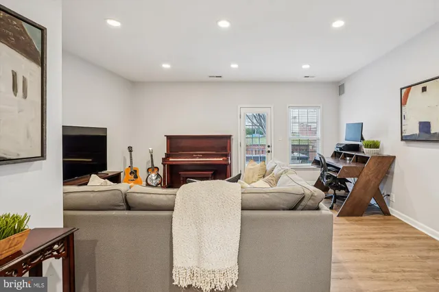 $730,000 | 25135 Hummocky Terrace, Aldie, VA 20105