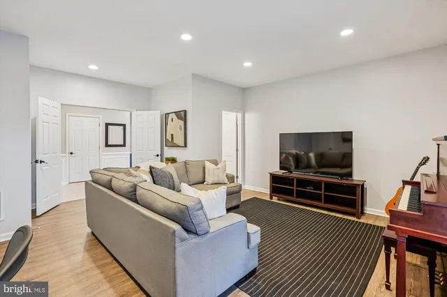 $730,000 | 25135 Hummocky Terrace, Aldie, VA 20105