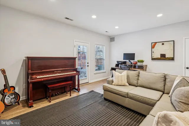 $730,000 | 25135 Hummocky Terrace, Aldie, VA 20105