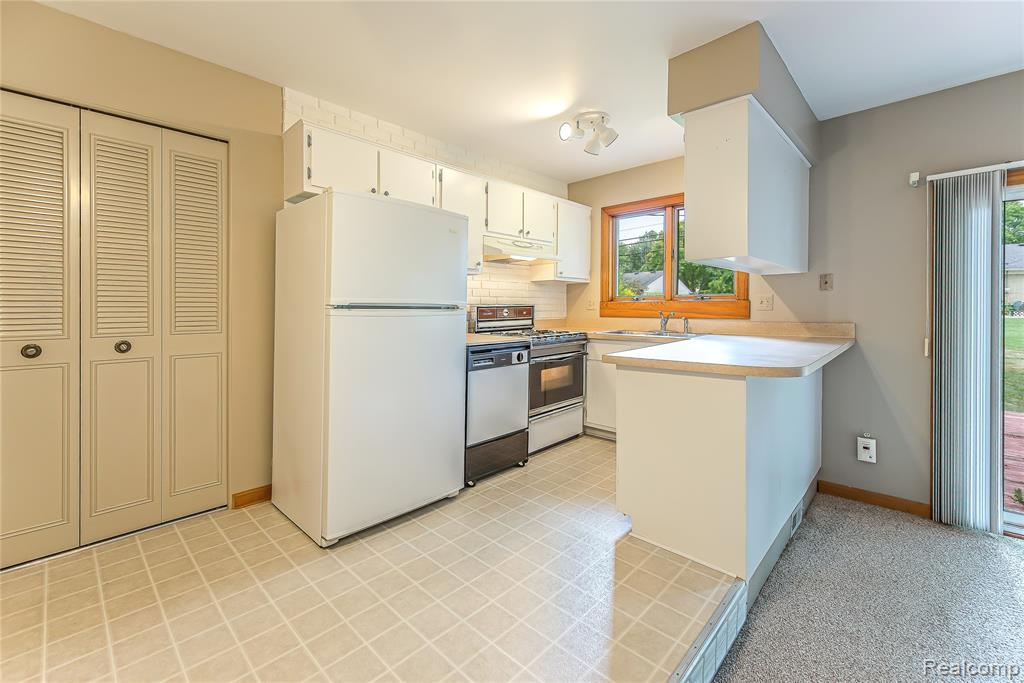 23460 Meadowbrook Road Novi, MI 48375 - Photo 6 of 17
