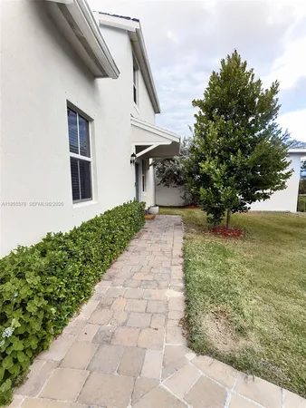 a view of a pathway with a house