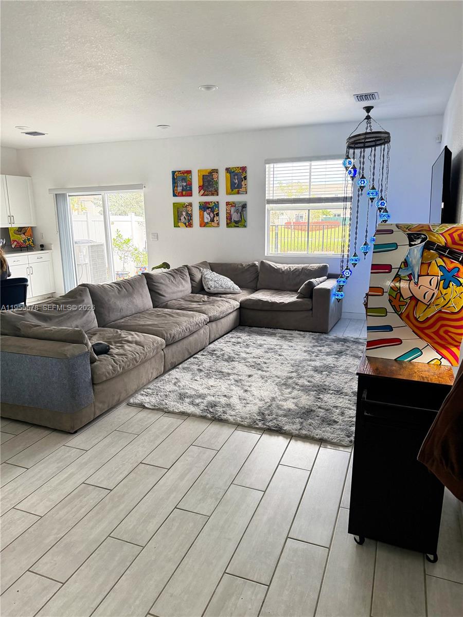 1783 Southeast 7th Street Homestead, FL 33033 - Photo 3 of 17