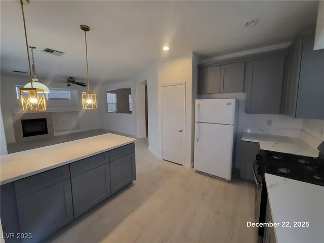 $2,405 | 204 Hickory Heights Avenue, Las Vegas, NV 89148