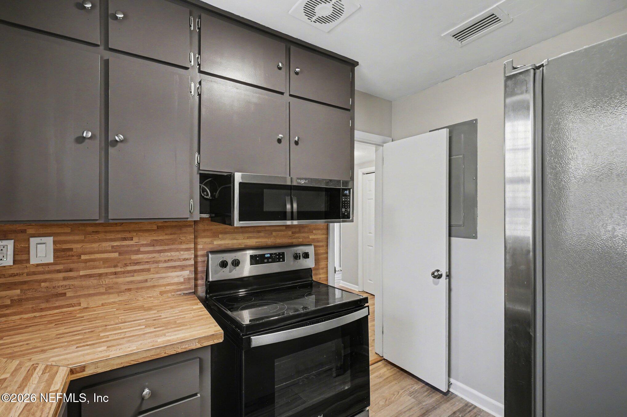 7213 Hallock Street Jacksonville, FL 32211 - Photo 4 of 15 005_file_9235