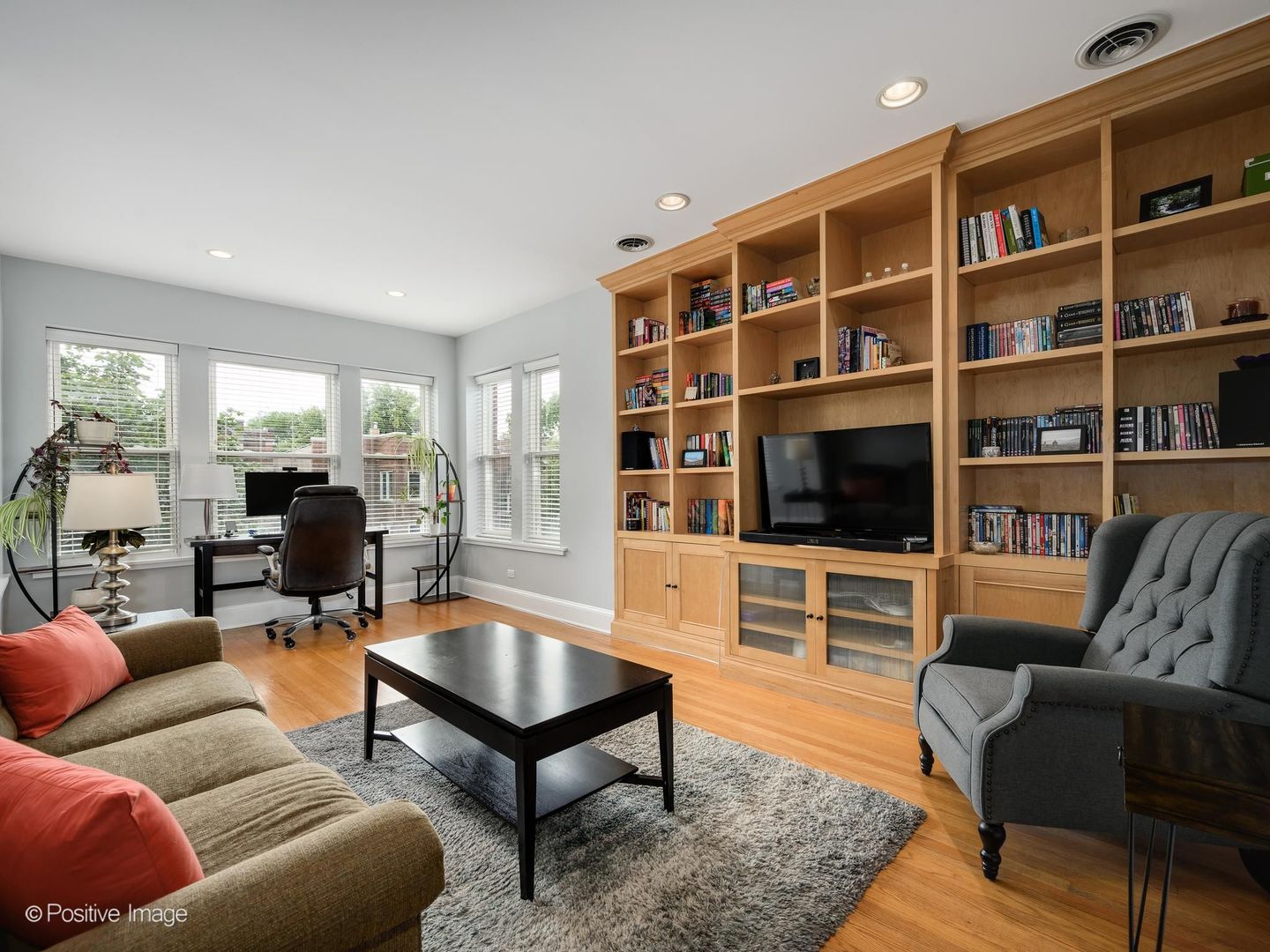 1616 West Rascher Avenue, Unit 3W Chicago, IL 60640 - Photo 3 of 18 Gallery Image 3