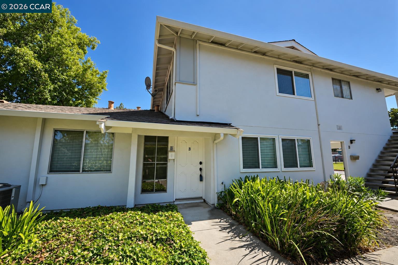 1416 Del Rio Circle, Unit B Concord, CA 94518 - Photo 4 of 11 Gallery Image 4