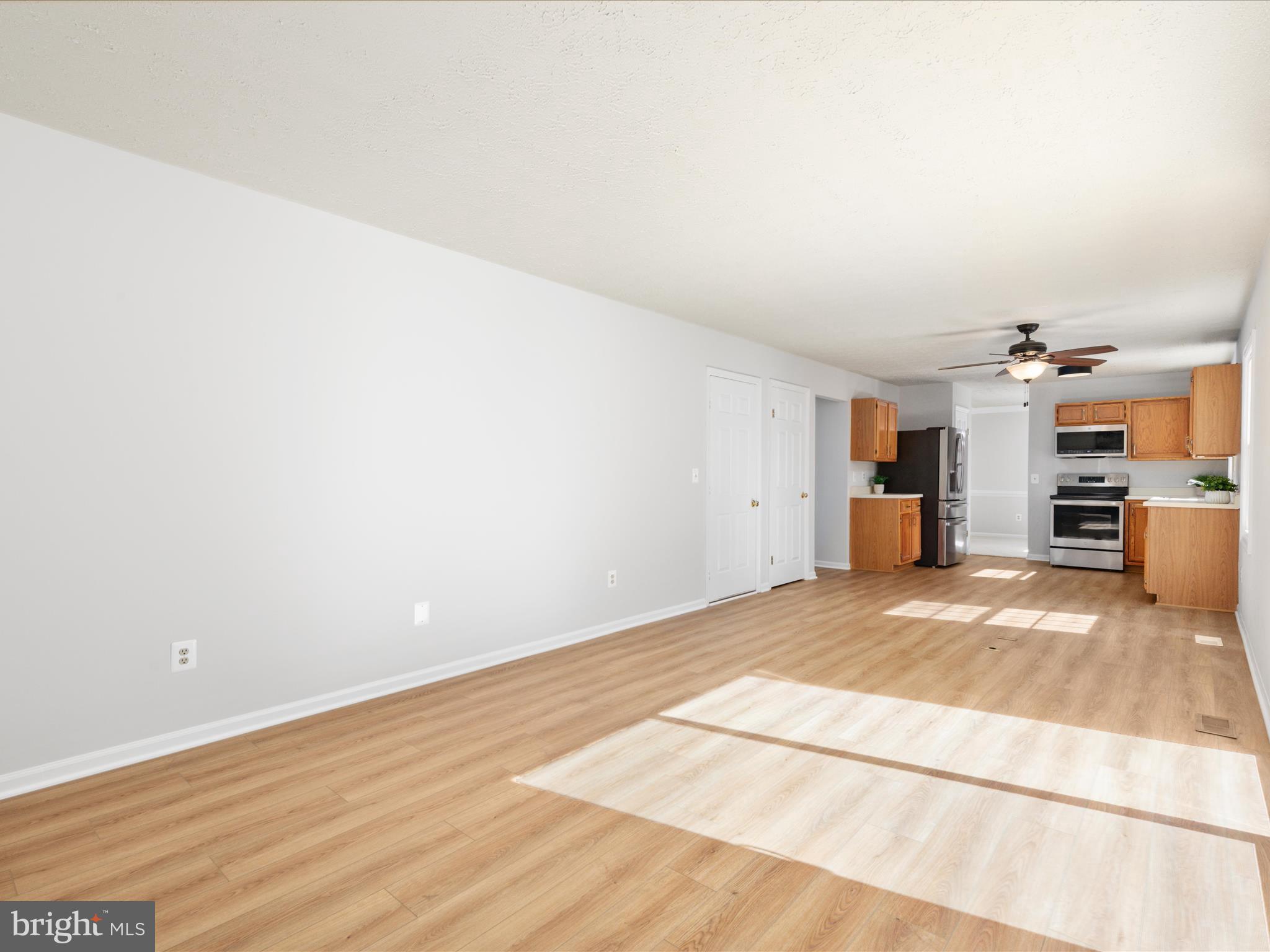 1904 East Beech Road Sterling, VA 20164 - Photo 18 of 52 Family Room + Kitchen | Main Level