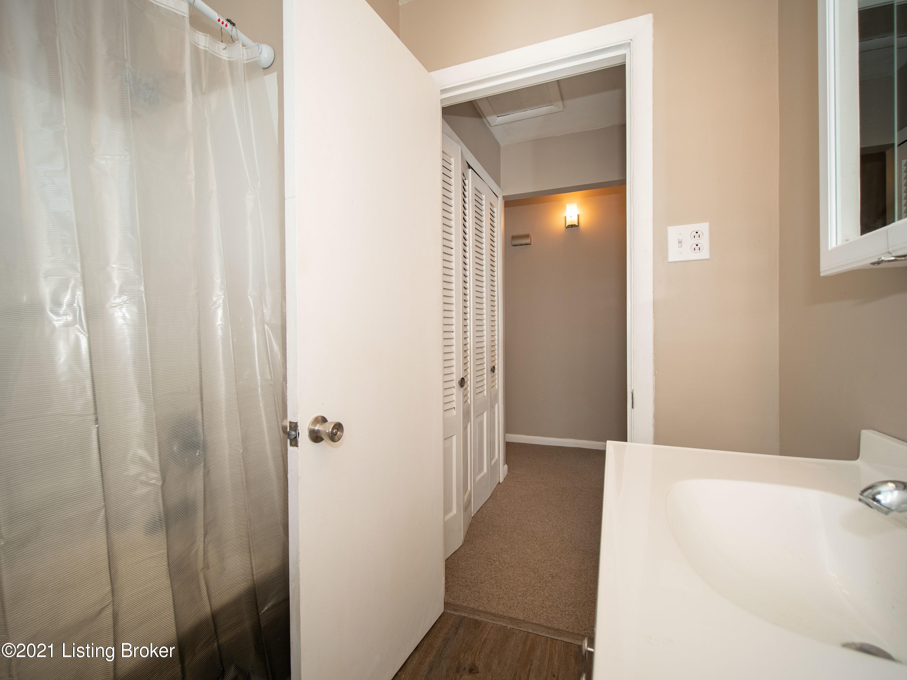 11007 Deering Road Louisville, KY 40272 - Photo 20 of 42 11007 Deering Road (13 of 50)