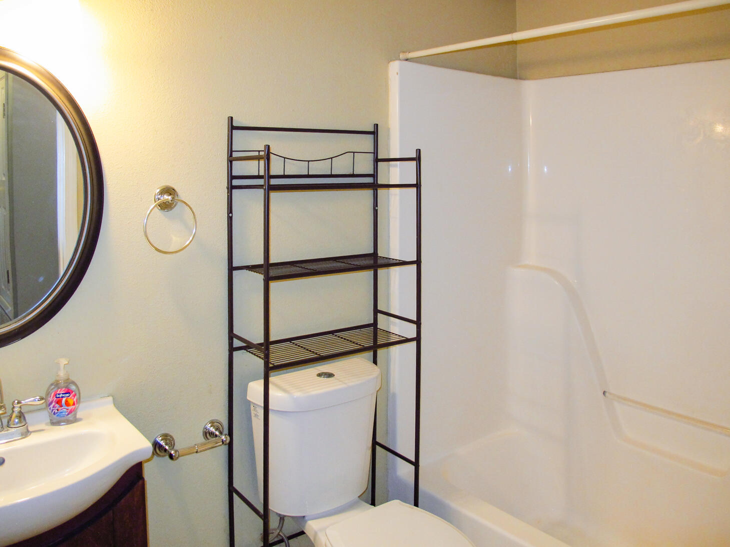 78 Stowe Road Mary Esther, FL 32569 - Photo 25 of 32 Hall Bath 1