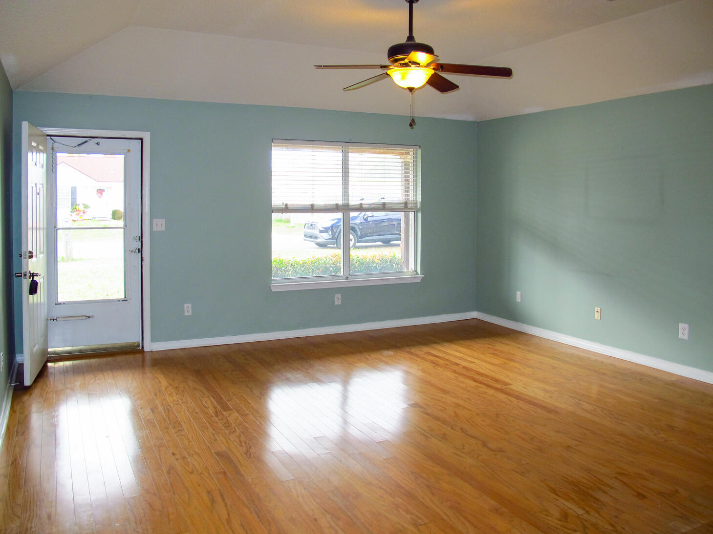 78 Stowe Road Mary Esther, FL 32569 - Photo 8 of 32 Living Room 4