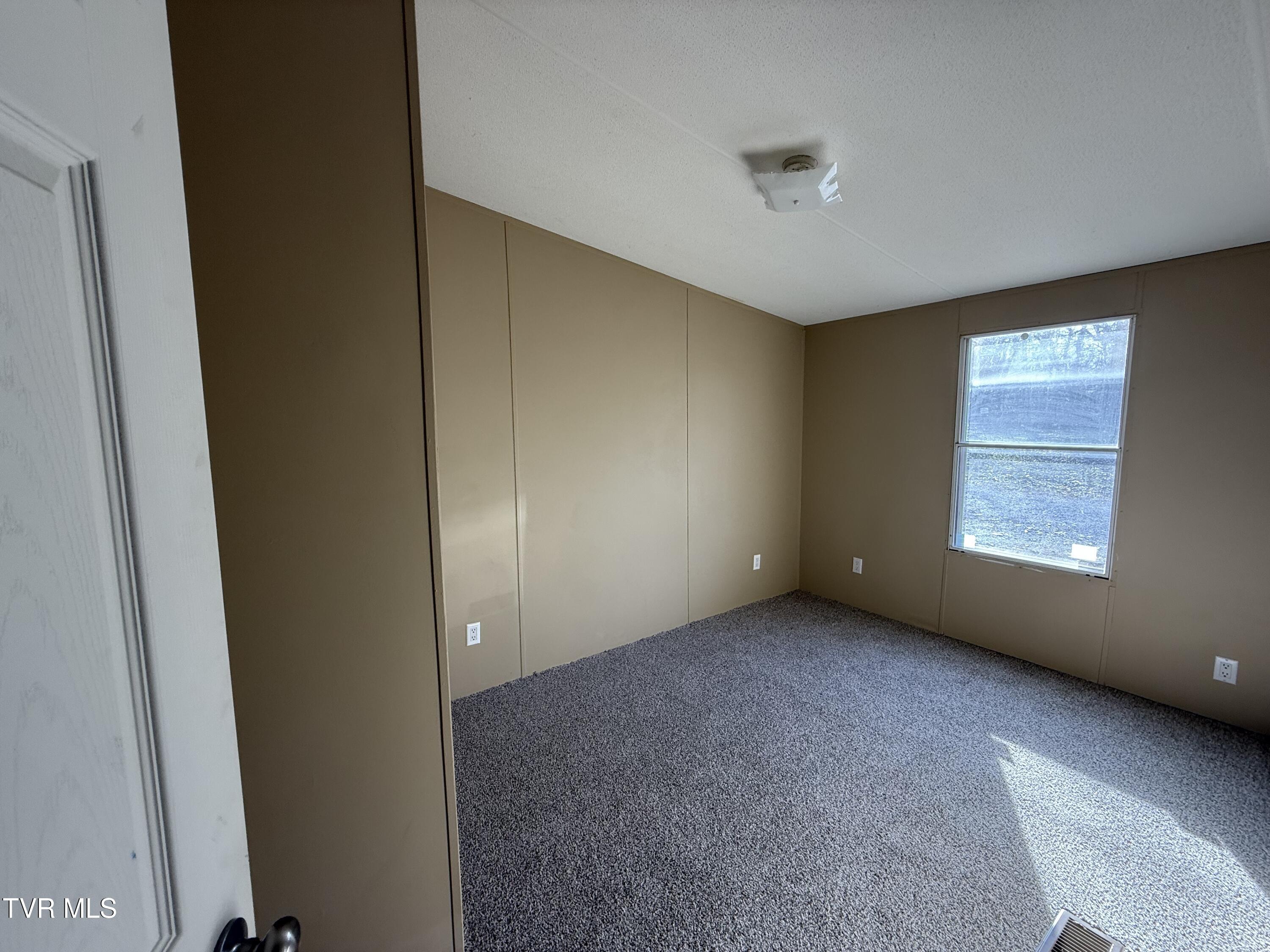 5633 Orebank Road Kingsport, TN 37664 - Photo 3 of 8 IMG_9716