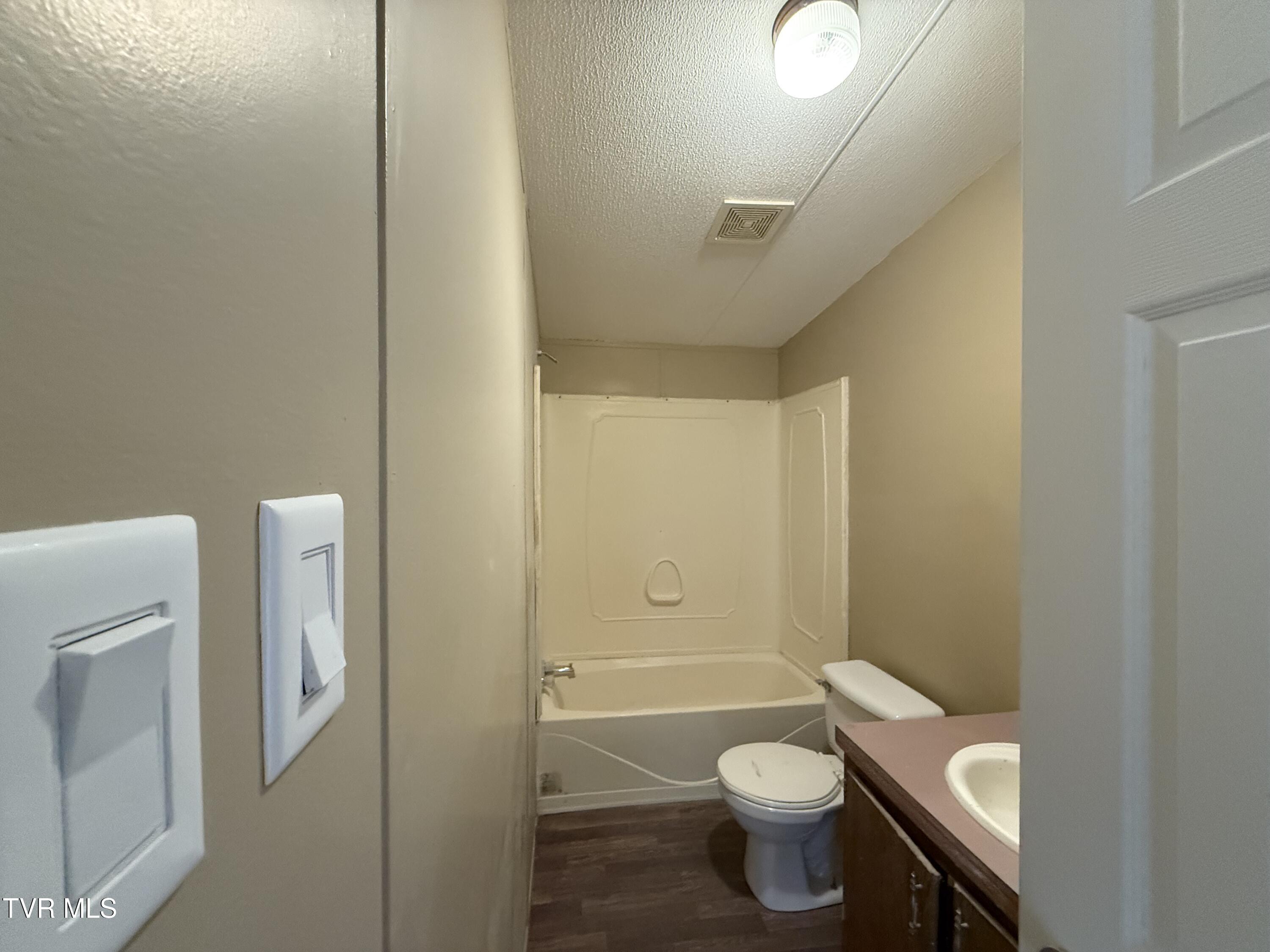 5633 Orebank Road Kingsport, TN 37664 - Photo 4 of 8 IMG_9717