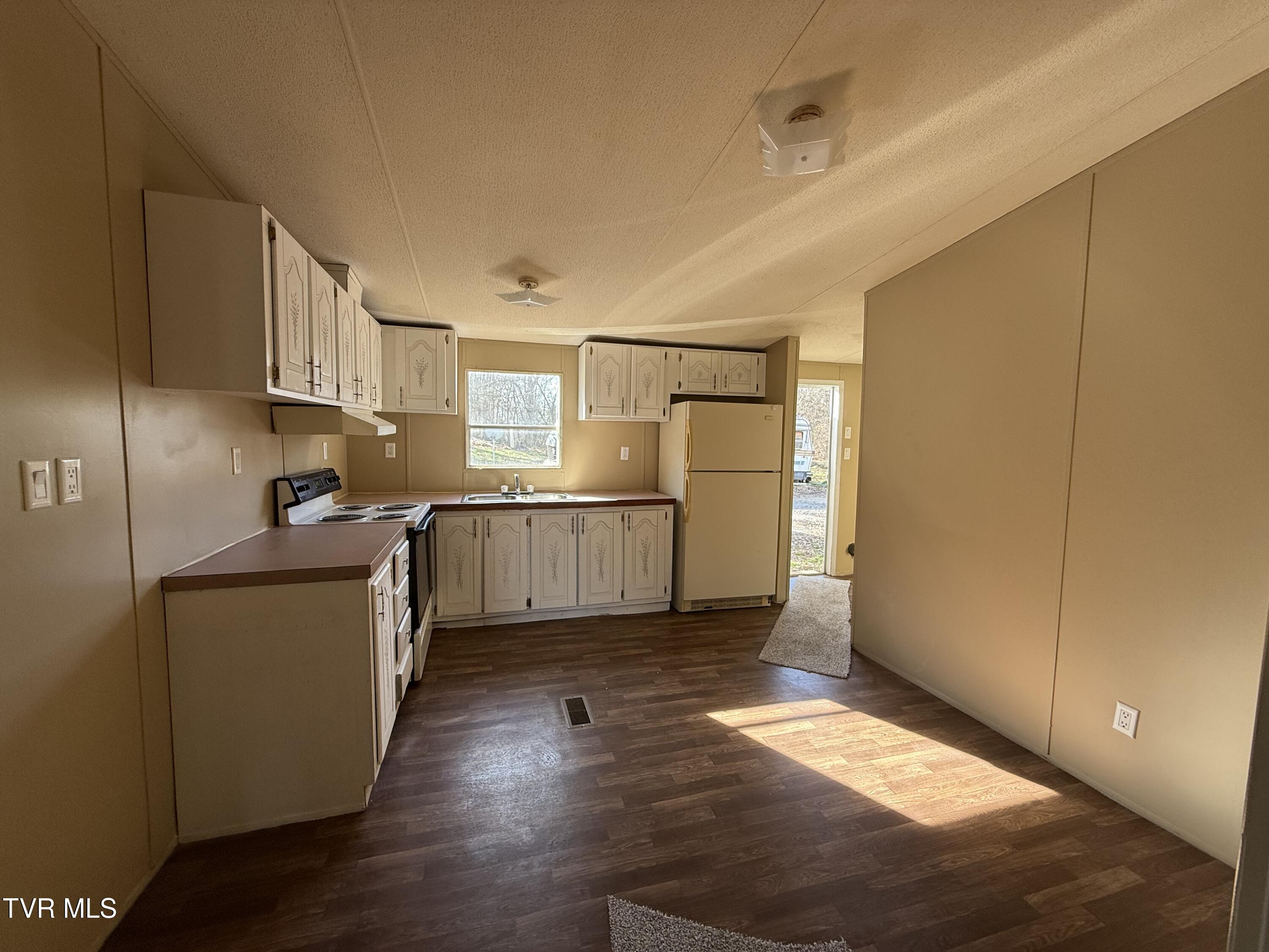 5633 Orebank Road Kingsport, TN 37664 - Photo 7 of 8 IMG_9720