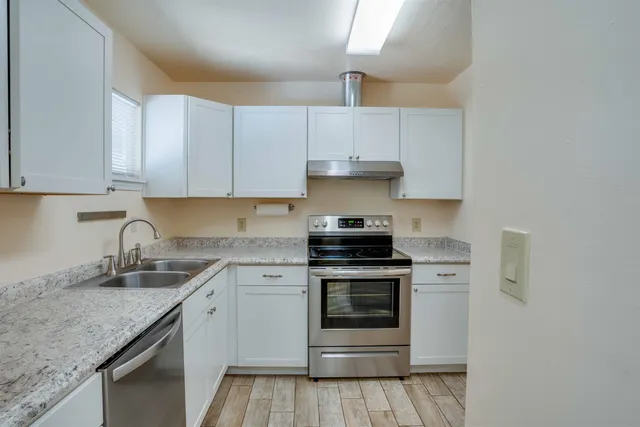 $1,950 | 266 South Villas Court, Tallahassee, FL 32303