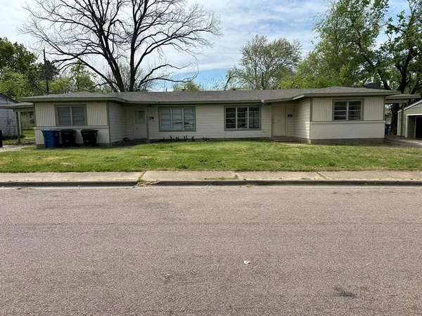 $189,000 | 121 Vandenburg Drive, Denison, TX 75020