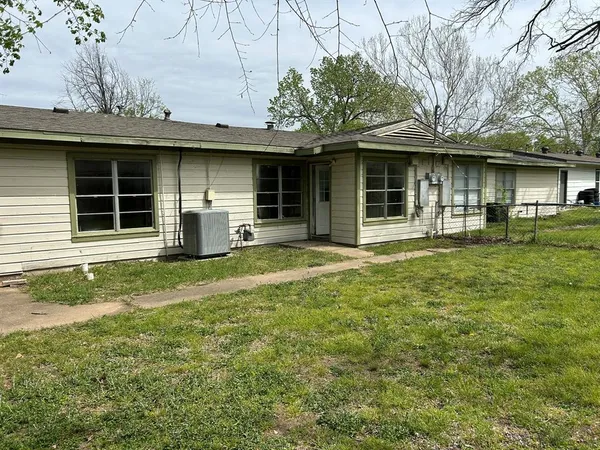 $189,000 | 121 Vandenburg Drive, Denison, TX 75020