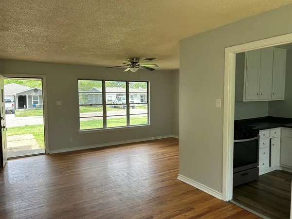 $189,000 | 121 Vandenburg Drive, Denison, TX 75020