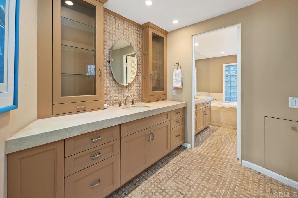 100 10th Street Del Mar, CA 92014 - Photo 17 of 29 Bath 1