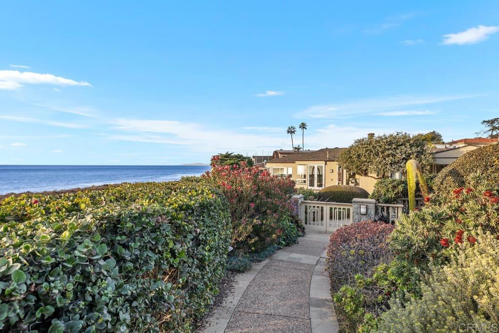 100 10th Street Del Mar, CA 92014 - Photo 2 of 29 Front walk way