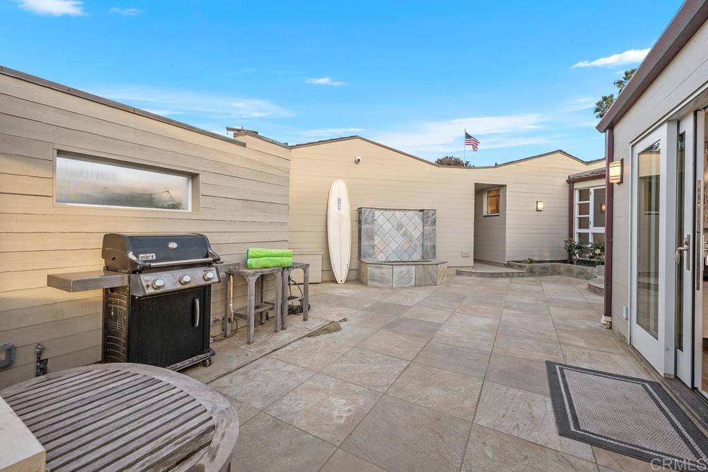100 10th Street Del Mar, CA 92014 - Photo 22 of 29 Interior patio courtyard