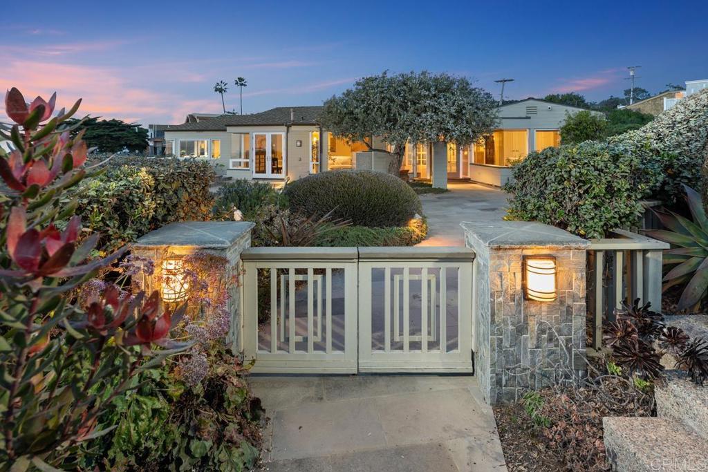 100 10th Street Del Mar, CA 92014 - Photo 3 of 29 Front gate