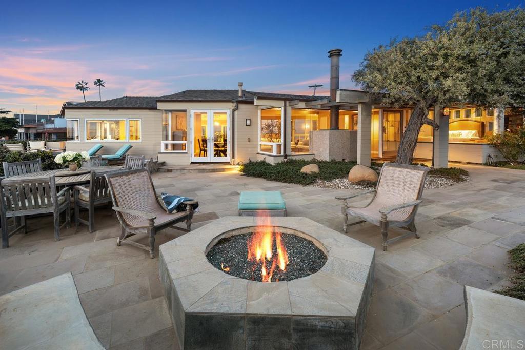 100 10th Street Del Mar, CA 92014 - Photo 4 of 29 Fire pit area