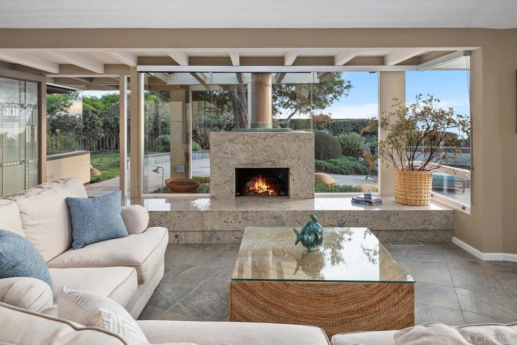 100 10th Street Del Mar, CA 92014 - Photo 6 of 29 Living Room