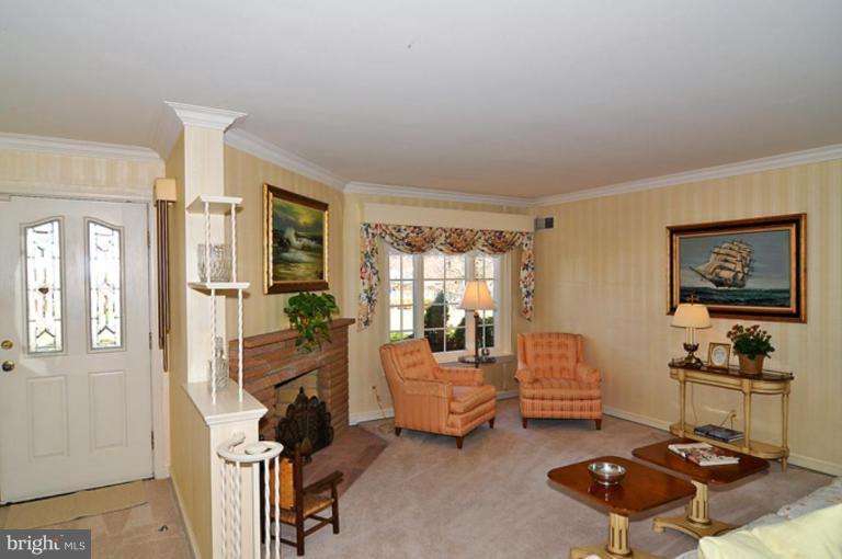 9809 Old Spring Road Kensington, MD 20895 - Photo 9 of 15 Entrance / Foyer