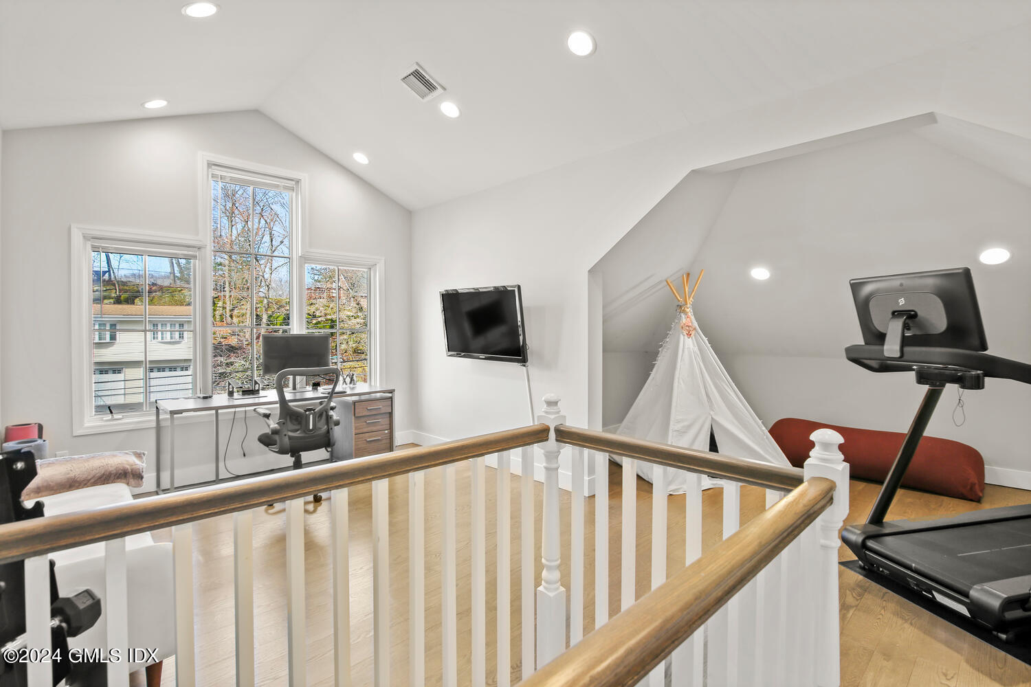 38 Amherst Road Riverside, CT 06878 - Photo 17 of 22 a view of a hallway with workspace