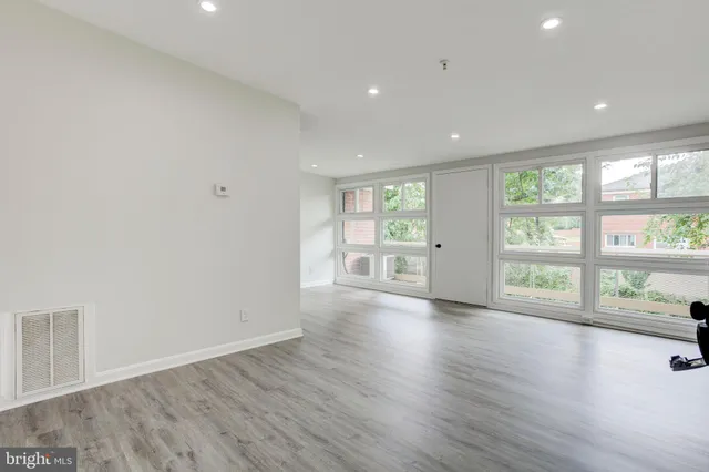 $159,900 | 7402 18th Avenue, Unit 14, Hyattsville, MD 20783