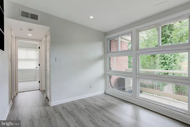 $159,900 | 7402 18th Avenue, Unit 14, Hyattsville, MD 20783