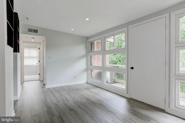 $159,900 | 7402 18th Avenue, Unit 14, Hyattsville, MD 20783