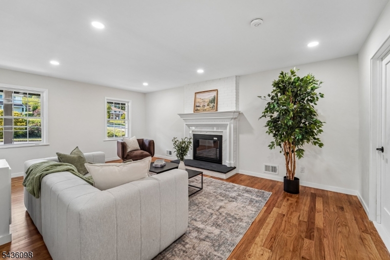 14 Witkowski Way Wayne, NJ 07470 - Photo 13 of 37