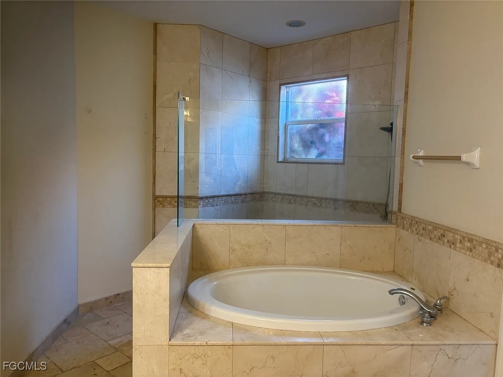 12398 Rock Ridge Lane Fort Myers, FL 33913 - Photo 8 of 43 a bathroom with a bathtub