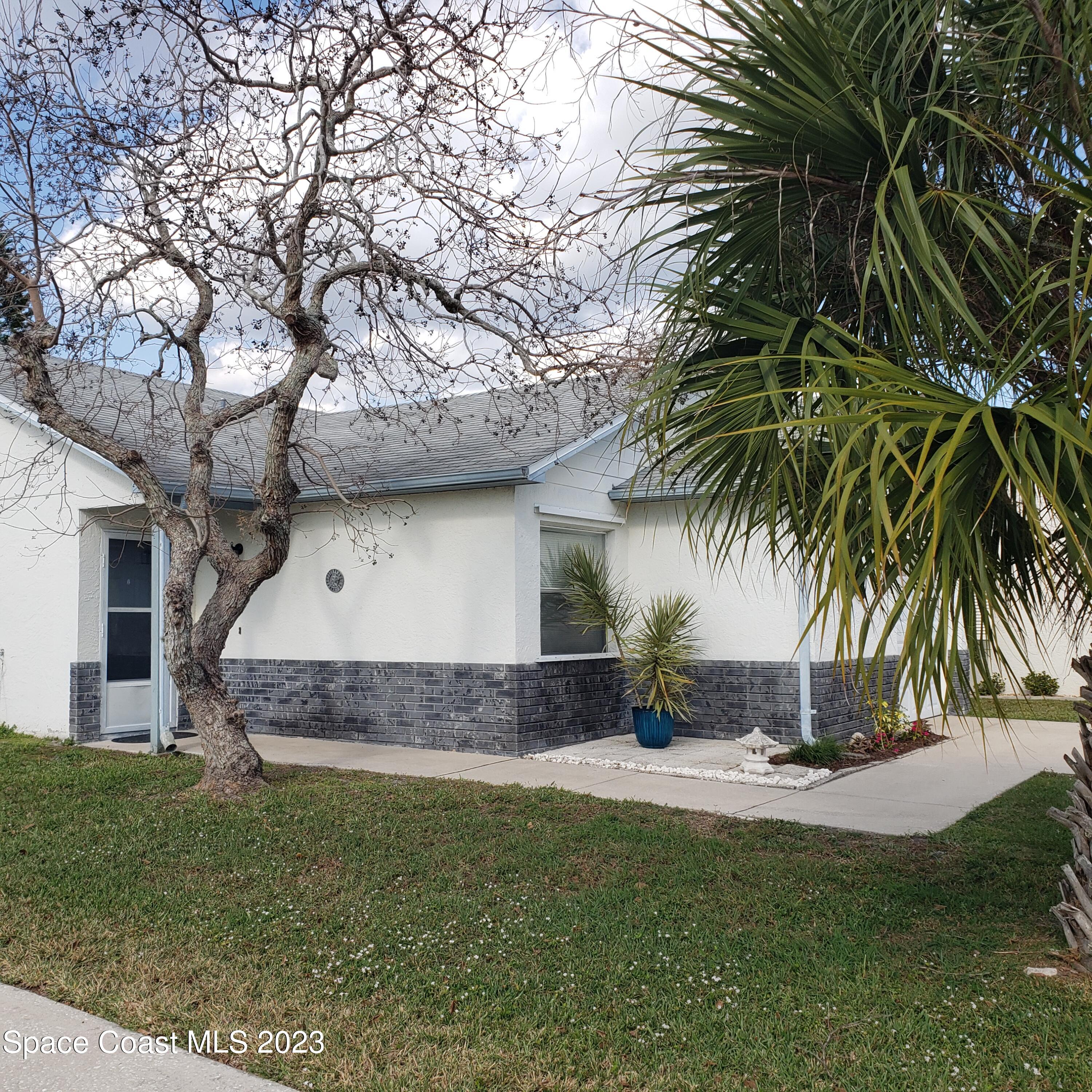 4020 Bayberry Drive Melbourne, FL 32901 - Photo 4 of 26 a view of a backyard with a tree