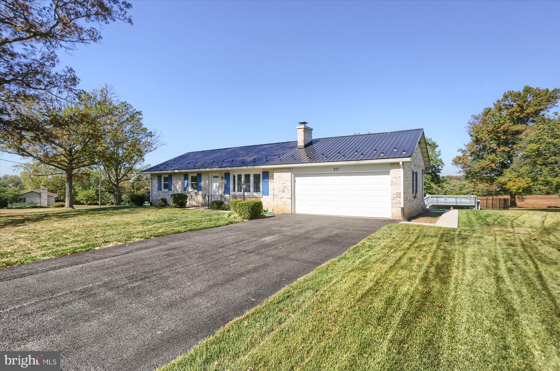 201 Hilltop Road Boiling Springs, PA 17007 - Photo 4 of 47 Gallery Image 4