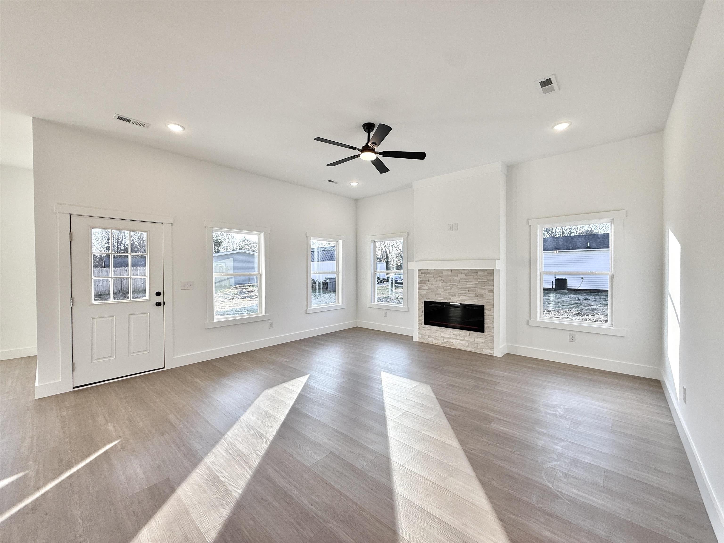 177 Cedar Avenue Wellford, SC 29385 - Photo 5 of 34